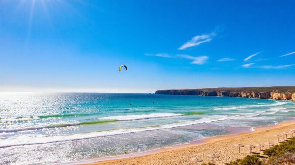 Les essentiels pour apprendre le kitesurf sur la côte héraultaise